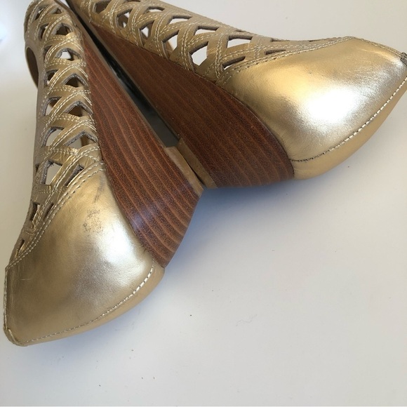 Kenneth Cole Reaction Peek Peek Perforated Wedges - Picture 13 of 15